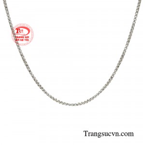 Các bạn nữ nên phối chiếc dây chuyền này cùng mặt dây để giúp bạn trở nên nổi bật hơn nhé.