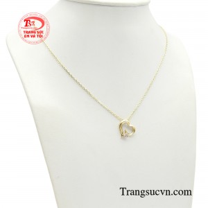 Hơn thế nữa, đây cũng chính là món quà sinh nhật, ngày kỷ niệm, ngày lễ,... mà các chàng trai có thể trao tặng bạn gái, tỏ bày tình yêu dịu dàng và trân trọng với nàng.