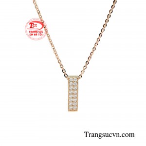 Hãy mạnh dạn làm mới bản thân với thiết kế độc lạ, giúp bạn ghi thật nhiều điểm trong mắt đối phương.