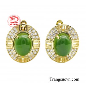 Hoa tai cẩm thạch như ý là món trang sức đá quý phong thủy được nhiều người ưu ái lựa chọn. 