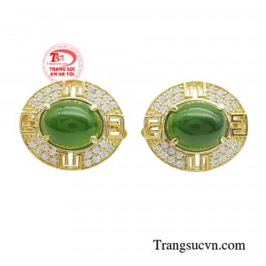 Bông tai vàng đính đá cẩm thạch thuộc dòng trang sức cao cấp. Đặc biệt khá phù hợp với các phụ nữ trung niên. 