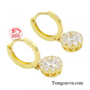 Nếu bạn muốn gửi gắm sự quan tâm hay đơn giản là muốn tặng một món quà ý nghĩa đến người thương yêu thì đôi bông tai chính là lựa chọn lý tưởng.