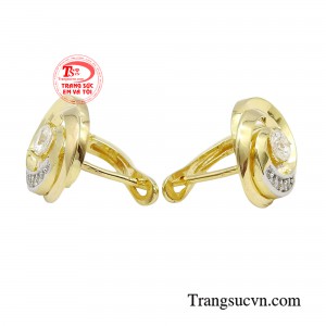 Sức mạnh của những đường nét uốn lượn được tận dụng và sáng tạo để lồng ghép vào trang sức. 