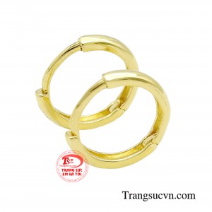 Không chỉ là trang sức làm đẹp cho phái đẹp, đôi khuyên tai còn là phụ kiện giúp nàng tôn lên vẻ đẹp quyến rũ và toát lên thần thái kiêu sa của mình ở bất kì đâu. 