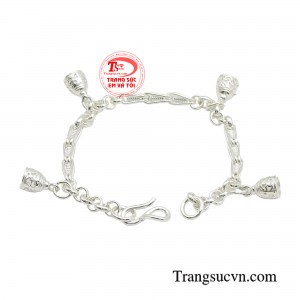 Giúp bé phát triển khả năng khám phá từ những năm tháng đầu đời. 