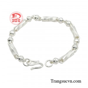 Điều EVT mong muốn hướng đến đó là giúp phái mạnh tỏa sáng theo cá tính và chất riêng của mình