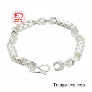 Đây chính là một trong những món phụ kiện được săn đón nhất.