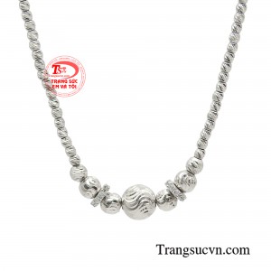 Mẫu lắc tay là mảnh ghép lý tưởng giúp bộ trang phục của bạn trở nên khác biệt.