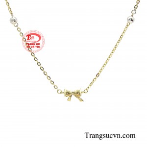 Với thiết kế này chiếc lắc tay có thể đồng hành cùng nàng trong mọi dịp quan trọng.