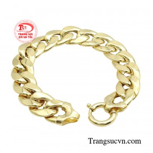 Chiếc lắc tay tạo cảm giác khỏe khoắn, cá tính nhưng cũng không kém phần sang trọng lịch lãm. 