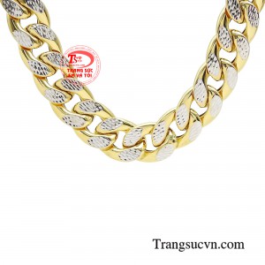 Món trang sức là nguồn sức mạnh giúp đấng mày râu chinh phục ánh nhìn từ những người xung quanh.