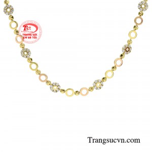 Chiếc lắc tay này đã đáp ứng nhu cầu cũng như thị hiếu của phái đẹp, giúp chị em tự tin hơn trong cuộc sống.
