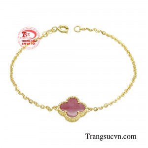 Lắc tay ruby thời trang may mắn được xem là món đồ thể hiện sự quyền lực và địa vị của giới quý tộc.