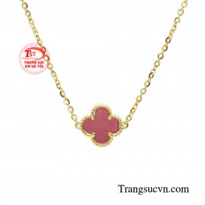 Ruby còn là biểu tượng hoàn hảo cho tình yêu, niềm đam mê, sức mạnh và sự may mắn trong cuộc sống đem những năng lượng tích cực đến với người đeo.