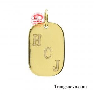 Mặt dây chuyền chữ khắc tên với chất liệu vàng 10k sản phẩm mang đến sự độc đáo, nổi bật và tôn lên cá tính của người dùng.