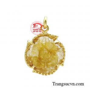 Charm hoa mẫu đơn thạch anh phú quý được chế tác tinh xảo có thể làm mặt dây chuyền hoặc charm đeo chuỗi đá quý đều toát lên vẻ đẹp sang trọng.