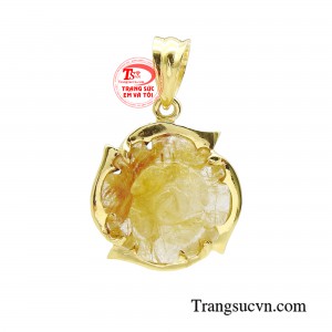 Mặt dây hoa mẫu đơn thạch anh tóc vàng là một trong những món quà mang ý nghĩa cực kì tốt đẹp. 