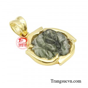 Thạch anh tóc xanh còn được xem là đem lại may mắn, chiêu tài lộc, khi đi đàm phán