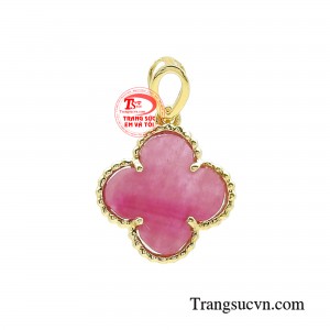 Mặt dây ruby may mắn