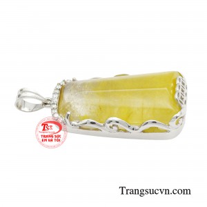 Thạch anh tóc vàng tỏa năng lượng giúp con người có cảm giác sảng khoái, tinh thần minh mẫn, suy nghĩ tích cực hơn.