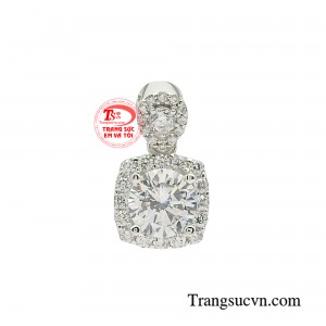 Mặt dây thời thượng cuốn hút với mong muốn tôn vinh vẻ đẹp tinh tế và khí chất vàng của người phụ nữ.