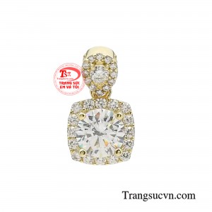 Mặt dây thời thượng phong cách là món phụ kiện tôn vinh vẻ đẹp và nâng cấp thần thái của nàng.