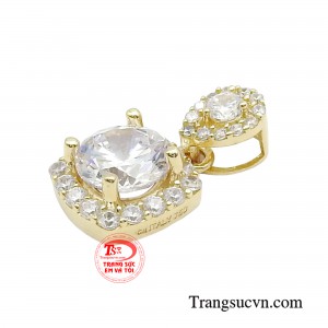 Thiết kế được chế tác từ vàng 18K tinh xảo cùng các đường nét cân xứng, mang ý nghĩa tượng trưng cho từng khía cạnh của vẻ đẹp.