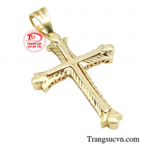 Bởi vậy, mặt dây chuyền thánh giá được nhiều bạn trẻ yêu thích. 