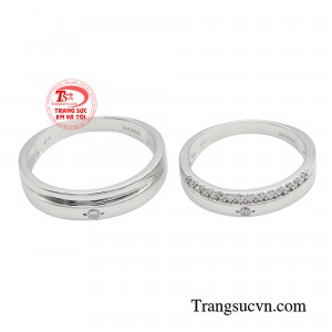 Tổng thể cặp nhẫn thể hiện gu thẩm mỹ tinh tế, thanh lịch của đôi bạn.