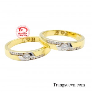 Nhẫn cưới vàng gắn kết trăm năm là món trang sức quan trọng của các cặp uyên ương trao cho nhau khi kết hôn