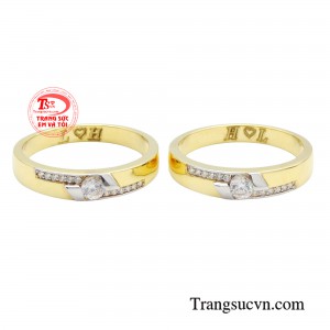 Mang ý nghĩa biểu trưng cho tình yêu vĩnh cửu, là lời hứa cho sự chung thủy và niềm tin vun đắp cho tương lai sau này.