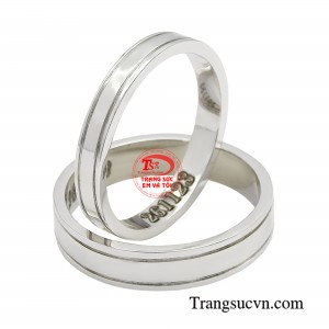 Đôi nhẫn cưới là người bạn đồng hành cùng cặp đôi trong suốt hành trình yêu thương viên mãn, tượng trưng cho sự gắn kết bền chặt của tình yêu đôi lứa sẽ là chân ái dành cho các cặp đôi.