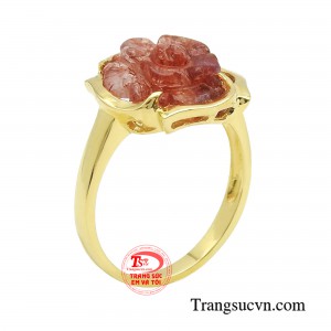 Nhẫn hoa mẫu đơn thạch anh tóc đỏ được mệnh danh là nữ hoàng của muôn hoa