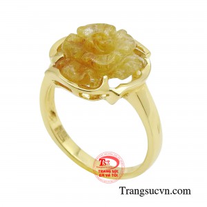 Vừa là một vật phẩm phong thuỷ bổ trợ gia tăng niềm vui và hạnh phúc trong tình cảm, vừa là một trang sức thời thượng để phối cùng những bộ trang phục xinh xắn.