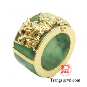 Nhẫn ngọc bọc rồng may mắn với ý nghĩa đại diện cho sức mạnh, quyền uy, phú quý và sự thịnh vượng.
