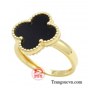 Không chỉ tô điểm cho vẻ đẹp đầy cuốn hút của quý cô, chiếc nhẫn còn giúp nàng thể hiện phong cách cá nhân riêng biệt. 