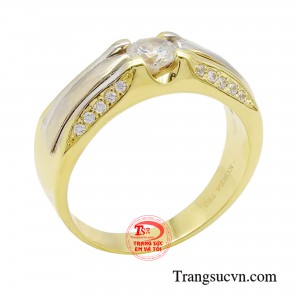 Nhẫn quý cô phong cách là kiểu nhẫn tinh giản nhấn nhá thêm phần dải đá tạo điểm thắt cá tính.