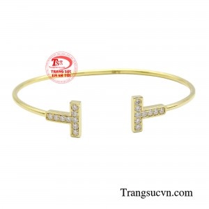Vòng tay vàng tây cuốn hút chính là điểm nhấn mà nàng nào cũng cần phải bổ sung trong tủ đồ làm đẹp của mình.