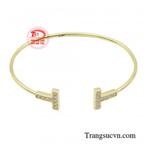 Một chiếc vòng tay tinh tế và sang trọng giúp phái đẹp tỏa sáng sẽ là lựa chọn đáng cân nhắc.