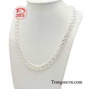 Từng mắt xích nối với nhau chặt chẽ, thể hiện sự mạnh mẽ, nam tính.