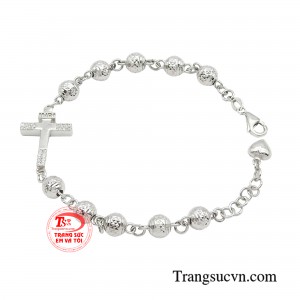 Vừa là món phụ kiện thể hiện đức tin  hướng con người đến những điều tốt đẹp trong cuộc sống. 