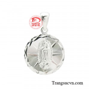 Mặt dây công giáo an lành là một sản phẩm độc đáo với thiết kế đẹp mắt với hình ảnh Mẹ Maria tôn kính, đem lại sự linh thiêng và ý nghĩa tâm linh cho người đeo. 