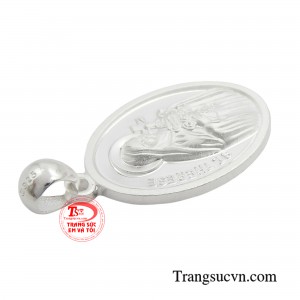 Trong đạo Công giáo, hình ảnh Đức Mẹ luôn được tôn vinh và kính yêu bởi sự dịu dàng, bao dung và tình yêu thương vô bờ bến của Người đối với con người.