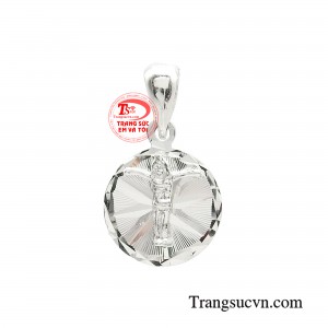 Mặt dây công giáo bình an được làm từ chất liệu bạc 925 đảm bảo an toàn, sáng bóng và bền lâu.