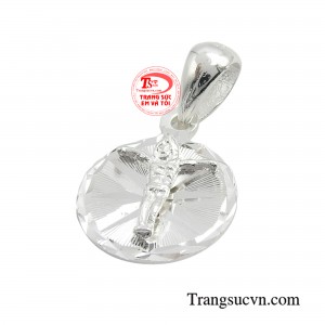 Chất liệu bạc mang lại sự sang trọng và đẳng cấp cho sản phẩm, giúp sản phẩm trở nên nổi bật trong bất kỳ sự kiện nào.