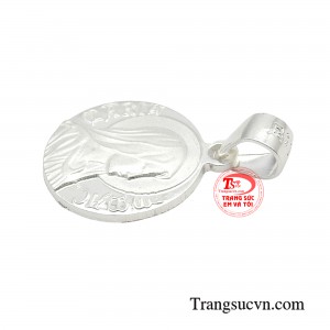 Mẹ Maria là biểu tượng của tình yêu, của sự vị tha, biểu tượng của vẻ đẹp tinh tuyền và toàn vẹn. 