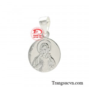 Chiếc mặt dây như một biểu tượng của đức tin hoặc đơn giản là một món phụ kiện đẹp mắt.