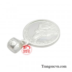 Chiếc mặt dây sẽ là món quà hoàn hảo cho lễ rửa tội, sinh nhật hoặc trong bất kỳ dịp nào khác.