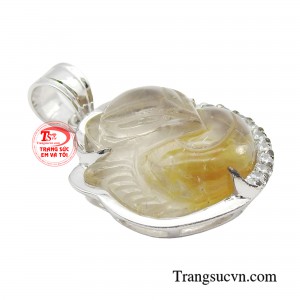 Bởi vì mặt dây chuyền sẽ được đeo gần trái tim giúp bạn luôn được yêu thương và quan tâm từ người khác.