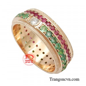 Khi đeo nhẫn hợp mệnh sẽ giúp các chàng trai mệnh Hỏa trở nên tự tin hơn vào chính bản thân mình. 